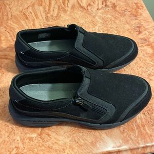 Easy Spirit Women's Loafer (Thallow2) Sz 7-1/2 W black with small side zipper